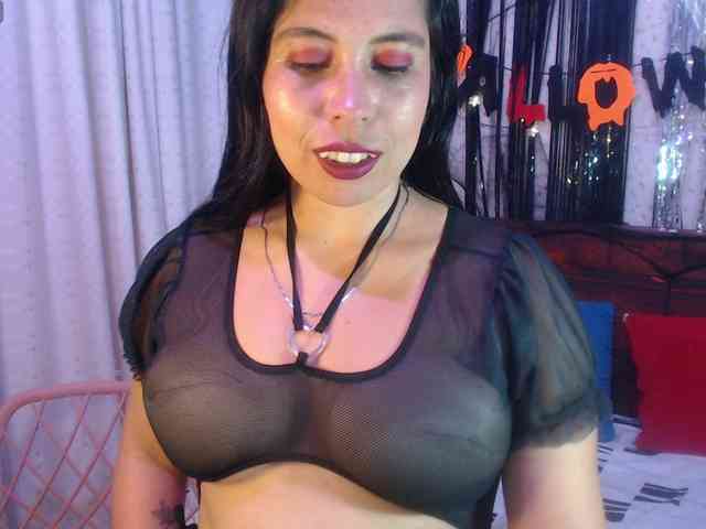 NikkiMilky webcam