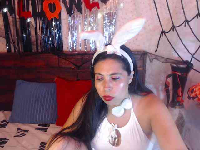 NikkiMilky webcam
