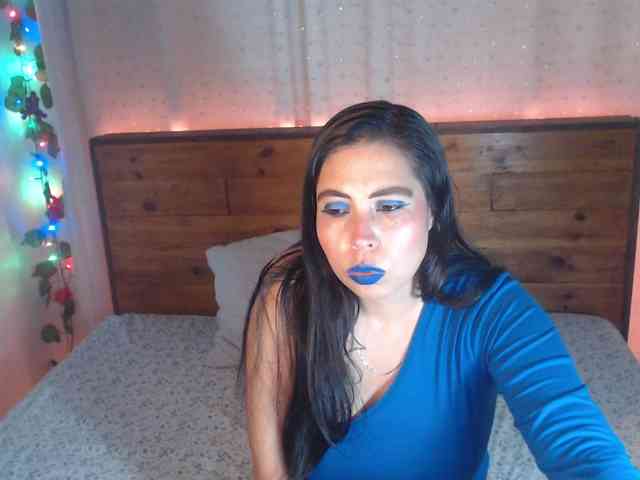 NikkiMilky webcam