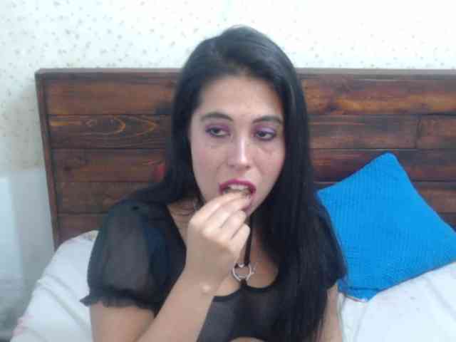 NikkiMilky webcam