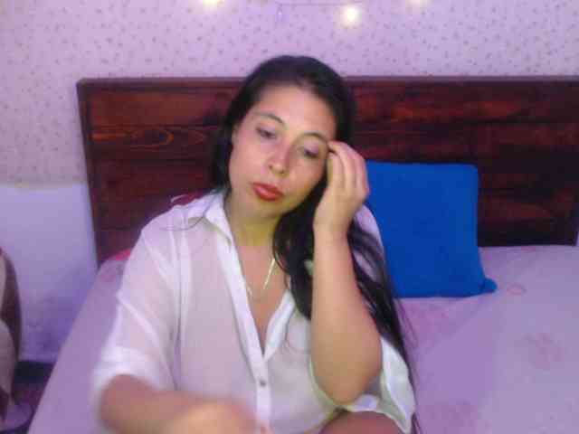NikkiMilky webcam