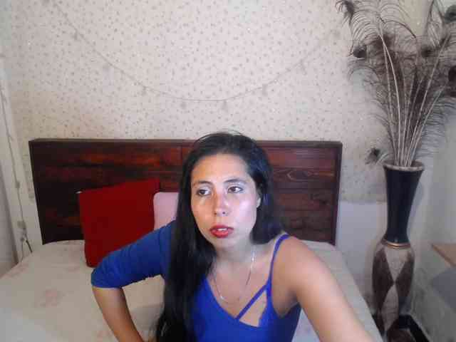 NikkiMilky webcam