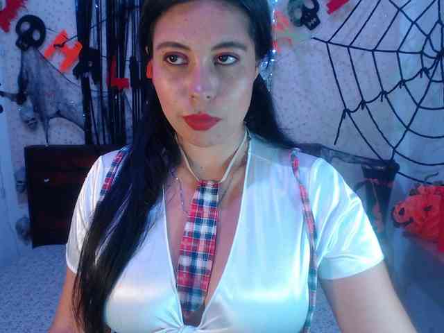 NikkiMilky webcam