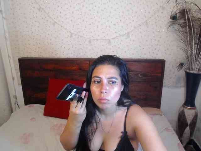 NikkiMilky webcam