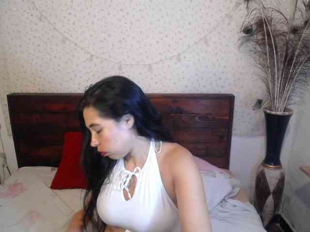 NikkiMilky webcam