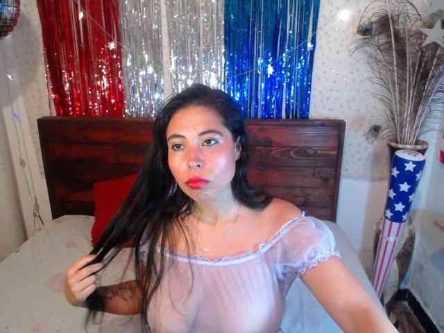 NikkiMilky webcam