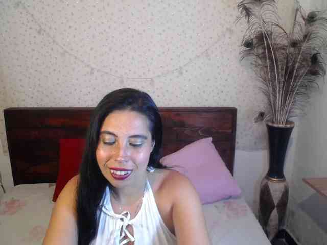 NikkiMilky webcam