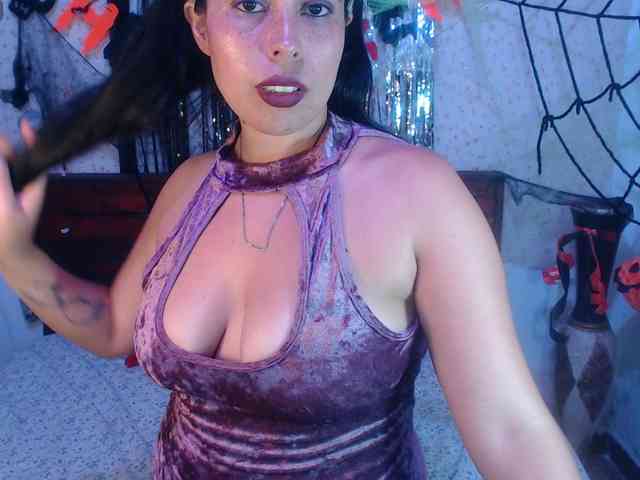 NikkiMilky webcam