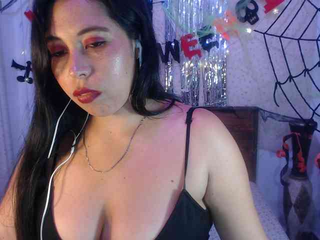 NikkiMilky webcam