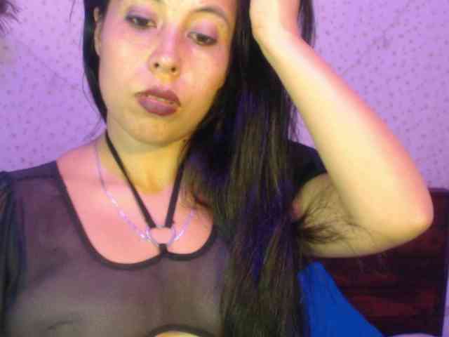 NikkiMilky webcam