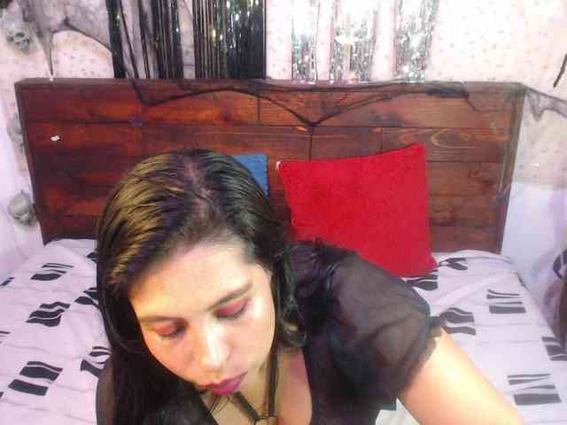 NikkiMilky webcam