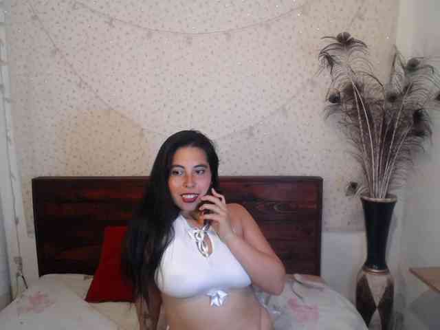 NikkiMilky webcam