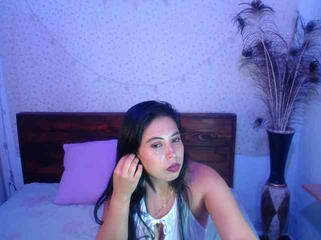 NikkiMilky webcam