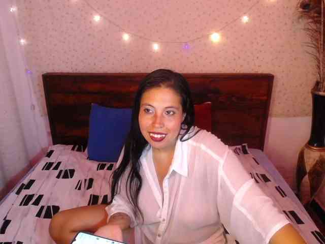 NikkiMilky webcam