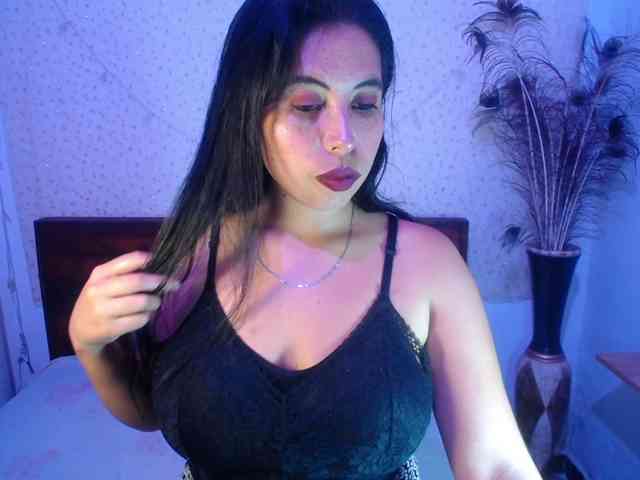 NikkiMilky webcam