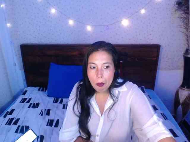 NikkiMilky webcam