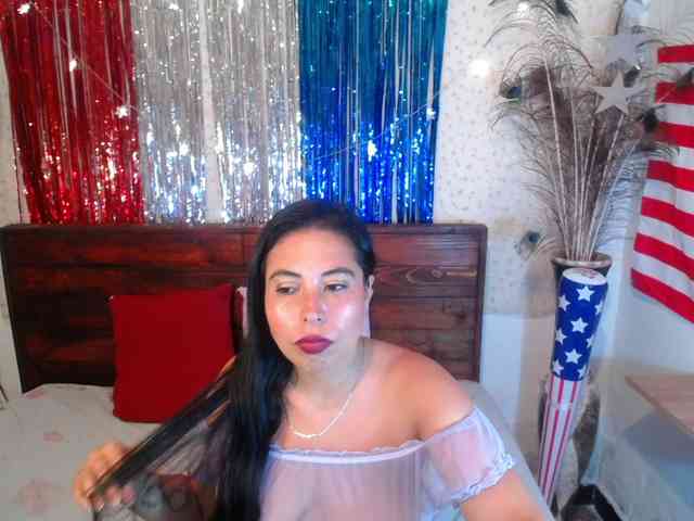 NikkiMilky webcam