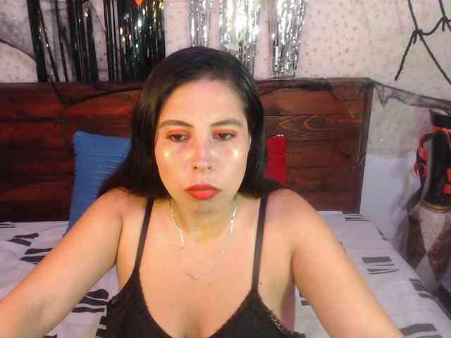 NikkiMilky webcam