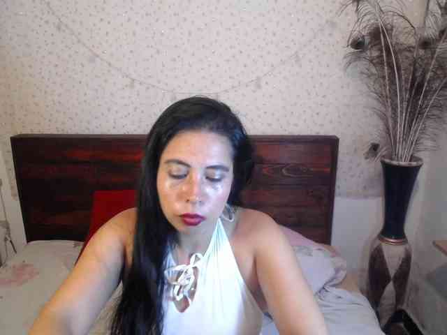 NikkiMilky webcam