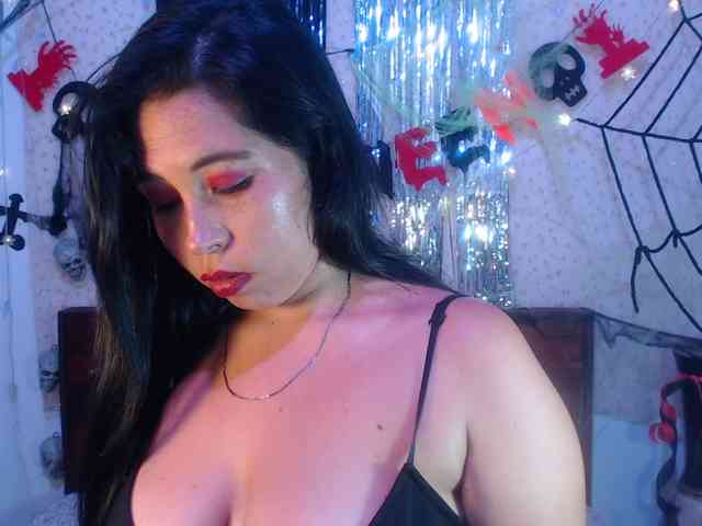 NikkiMilky webcam