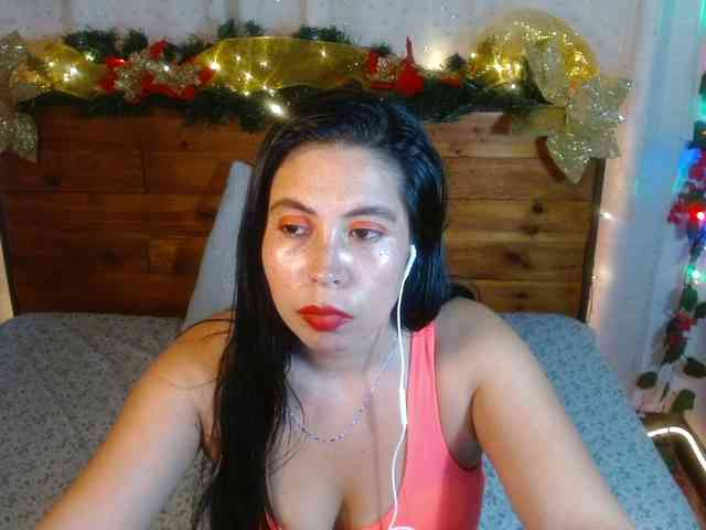 NikkiMilky webcam