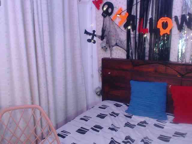 NikkiMilky webcam