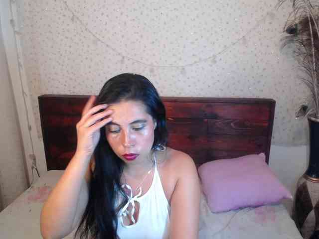 NikkiMilky webcam