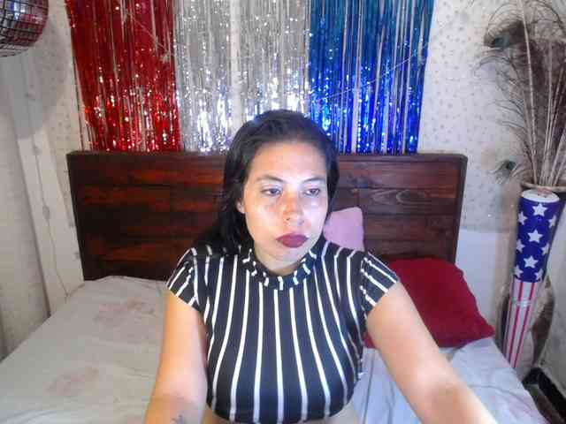 NikkiMilky webcam