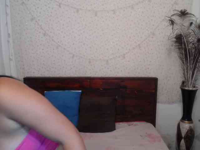 NikkiMilky webcam