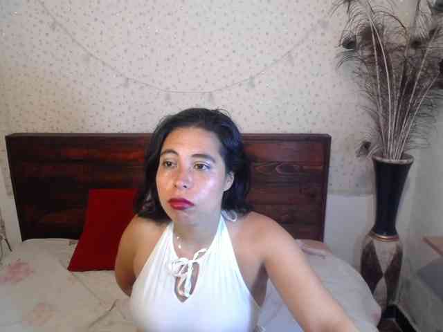 NikkiMilky webcam