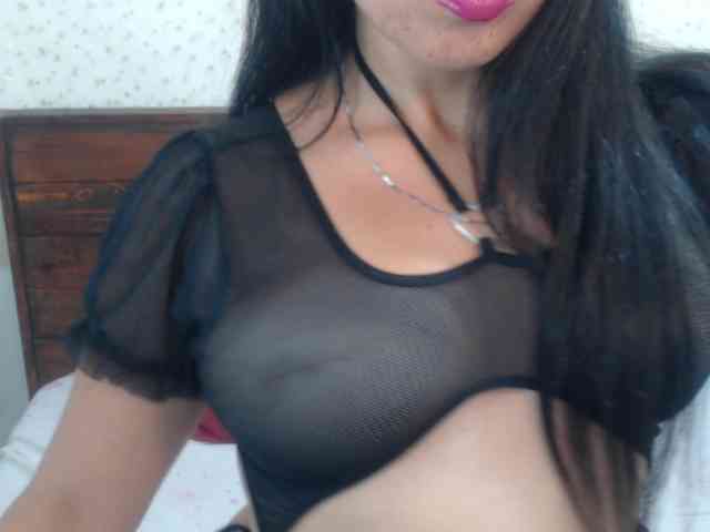 NikkiMilky webcam