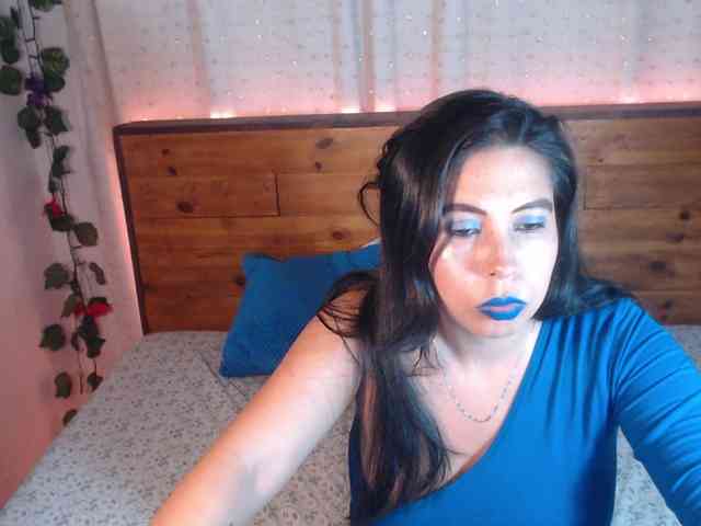 NikkiMilky webcam