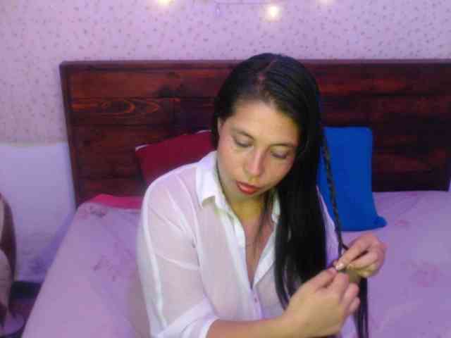 NikkiMilky webcam