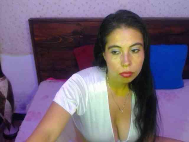 NikkiMilky webcam