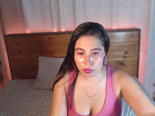 NikkiMilky webcam
