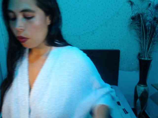 NikkiMilky webcam
