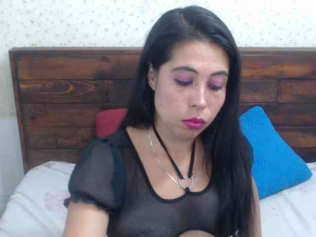 NikkiMilky webcam