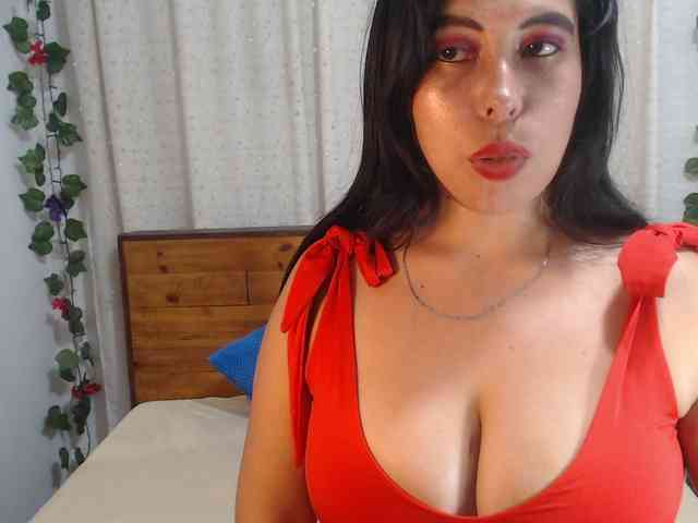 NikkiMilky webcam