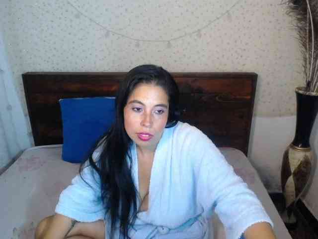 NikkiMilky webcam