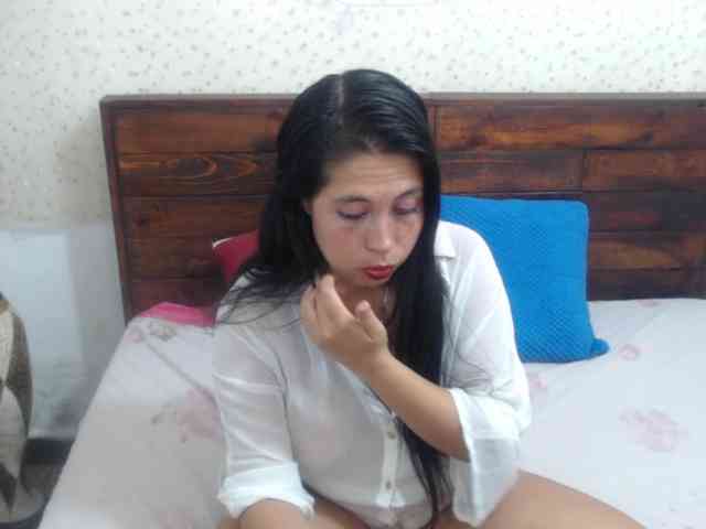 NikkiMilky webcam