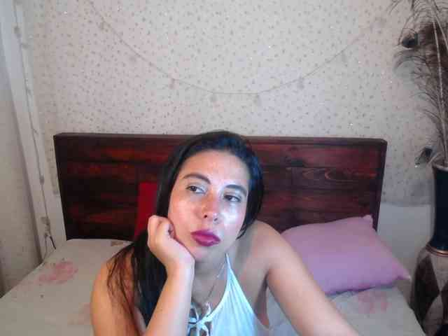 NikkiMilky webcam