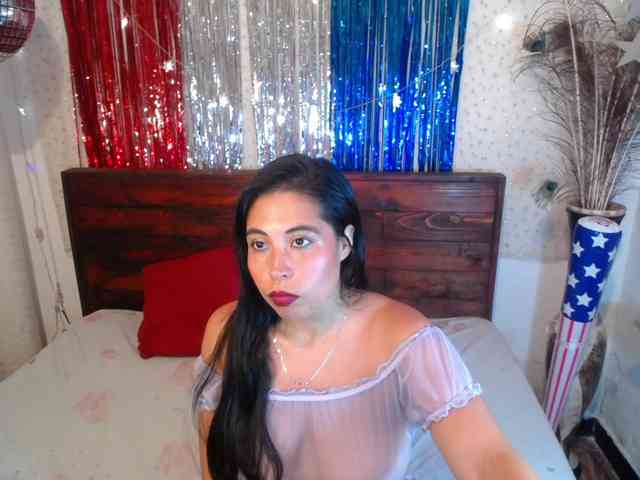 NikkiMilky webcam