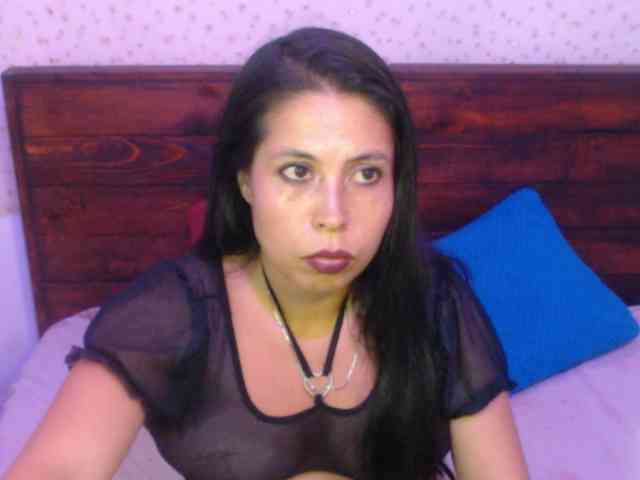 NikkiMilky webcam