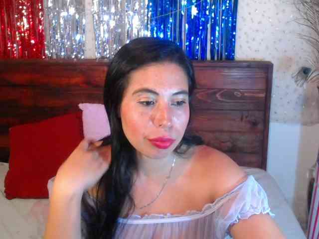NikkiMilky webcam
