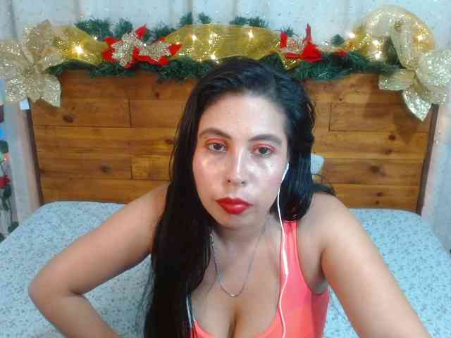 NikkiMilky webcam