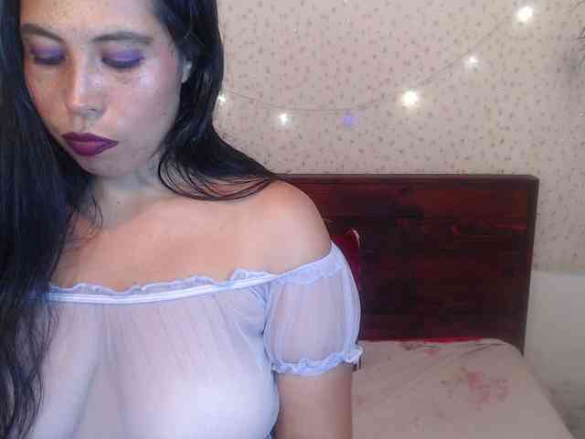 NikkiMilky webcam