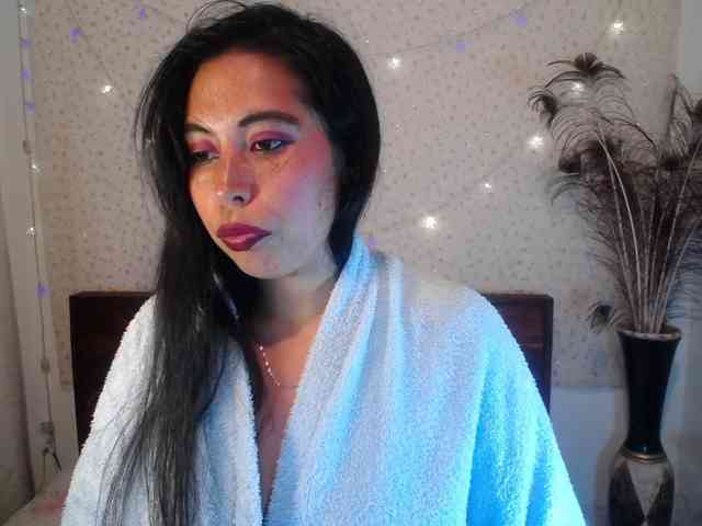 NikkiMilky webcam