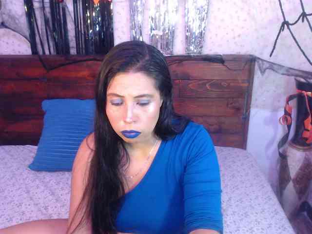 NikkiMilky webcam