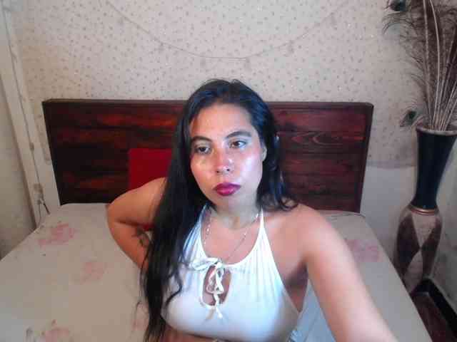 NikkiMilky webcam