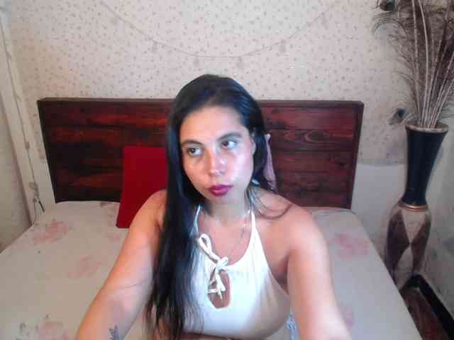 NikkiMilky webcam